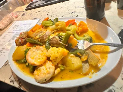 Zone 6 restaurant and lounge