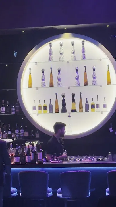 OMNIA Restaurant & Lounge