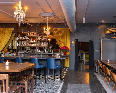Manor Lounge