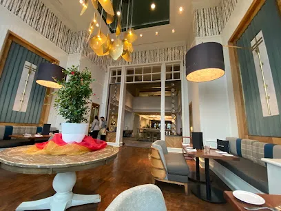 Lakes Bar and Lounge