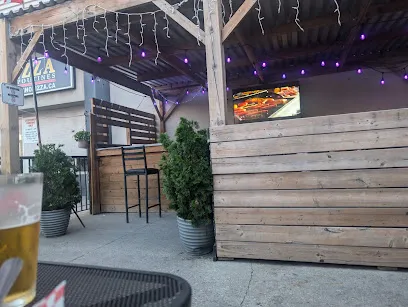 Tom's Corner Bar & Grill